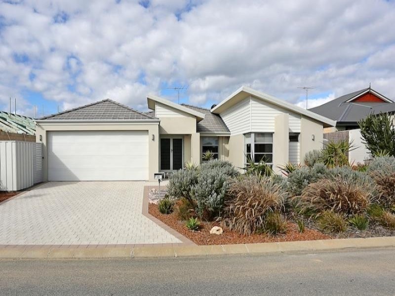 10 Adriana Way, Halls Head WA 6210