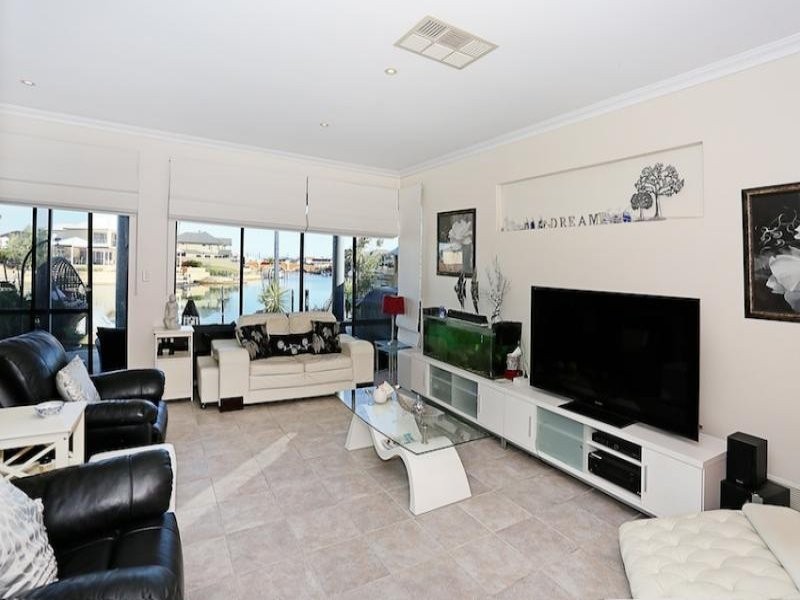 18 Tasman Loop, Dudley Park WA 6210