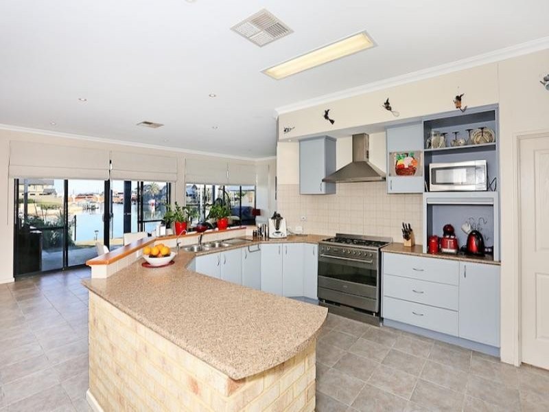 18 Tasman Loop, Dudley Park WA 6210