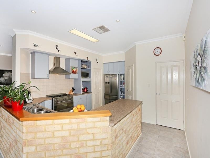 18 Tasman Loop, Dudley Park WA 6210