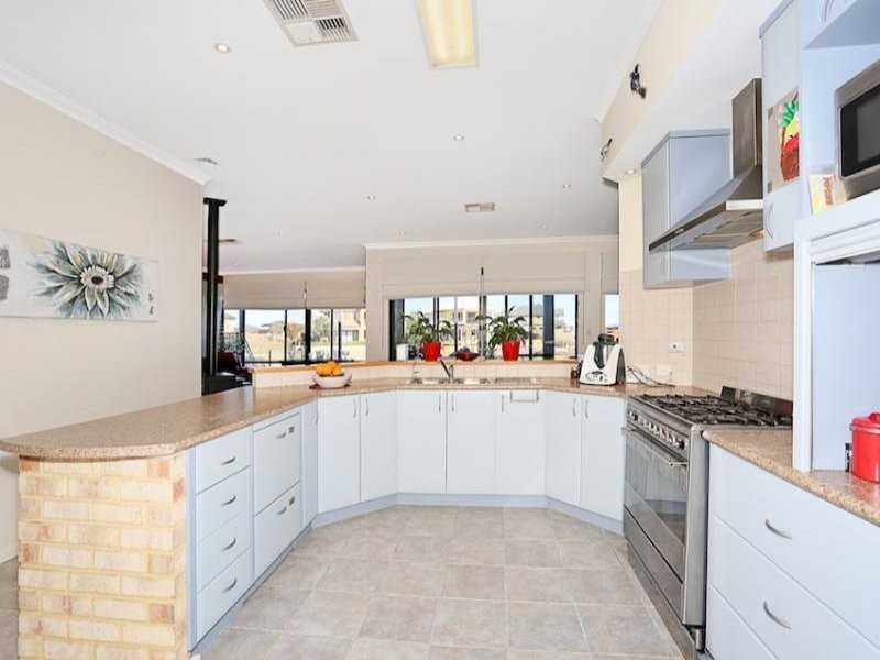 18 Tasman Loop, Dudley Park WA 6210