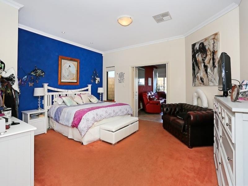 18 Tasman Loop, Dudley Park WA 6210