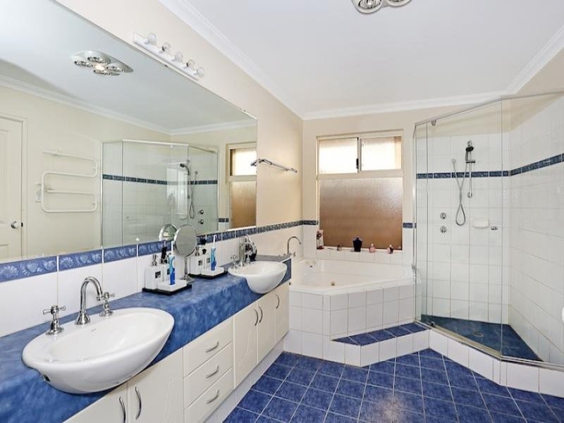 18 Tasman Loop, Dudley Park WA 6210