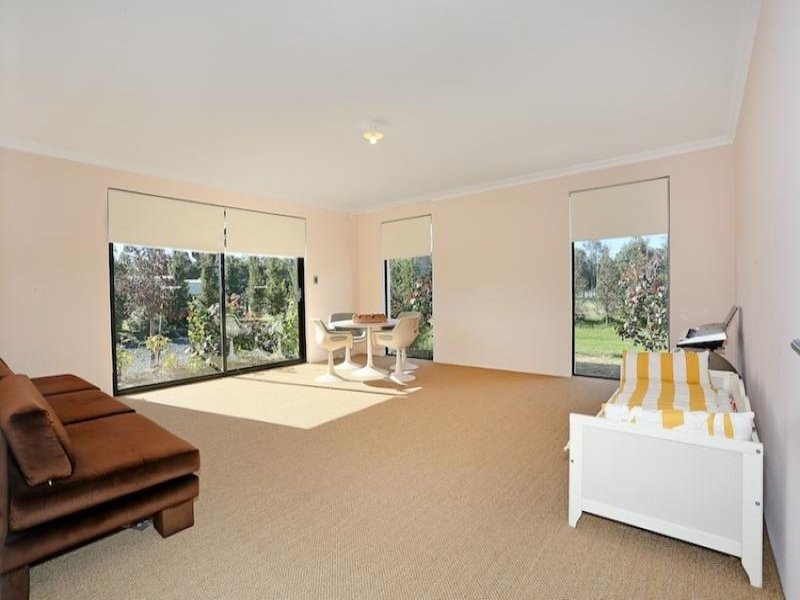 64 Thomasfield Place, Ravenswood WA 6208