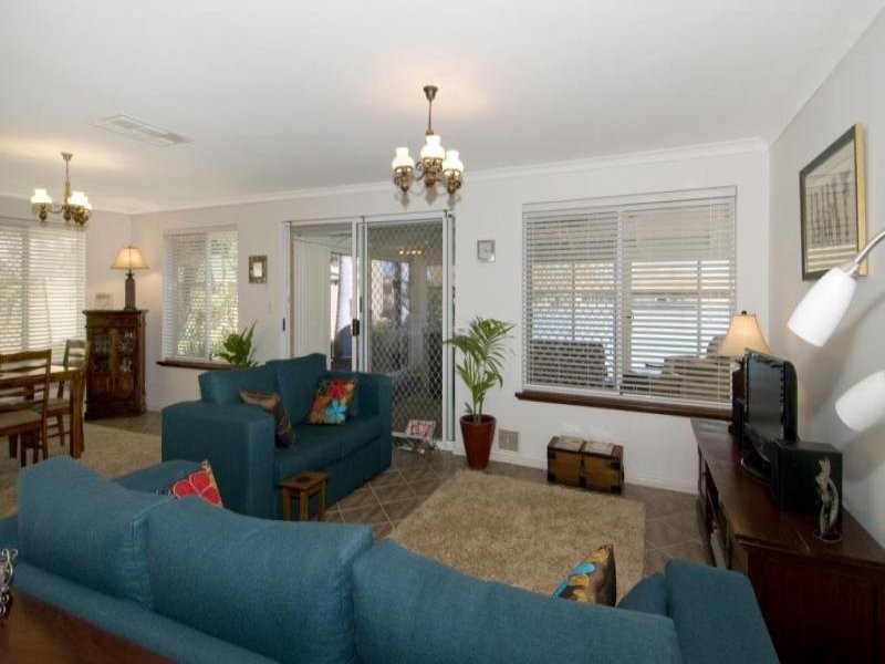 7 Lakes Crescent, South Yunderup WA 6208