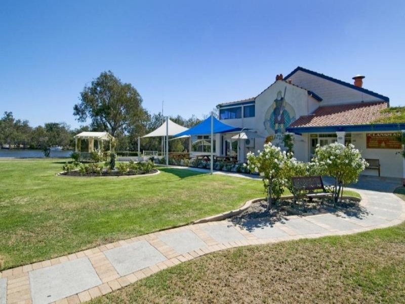 7 Lakes Crescent, South Yunderup WA 6208