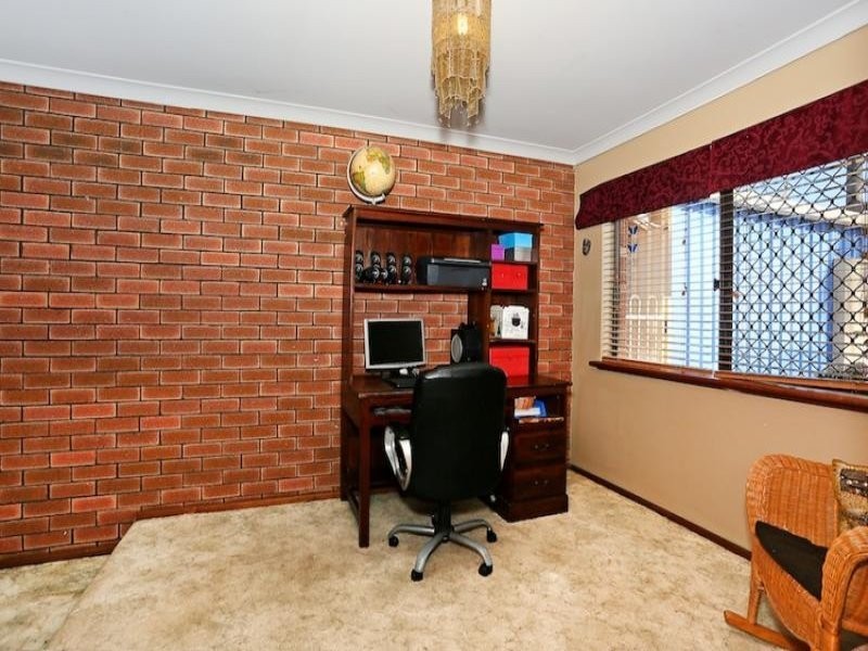 4 Yelta Street, Greenfields WA 6210
