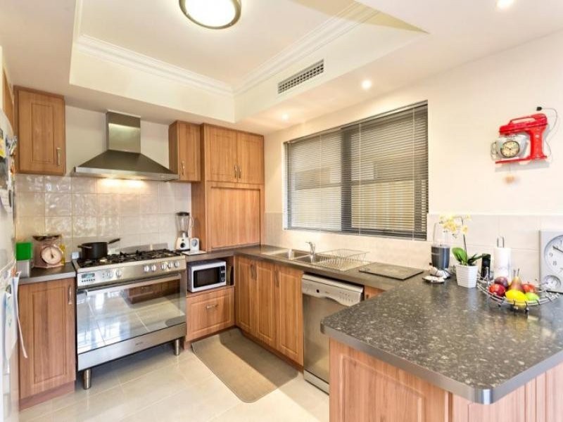 2/21 Pebble Beach Boulevard, Meadow Springs WA 6210