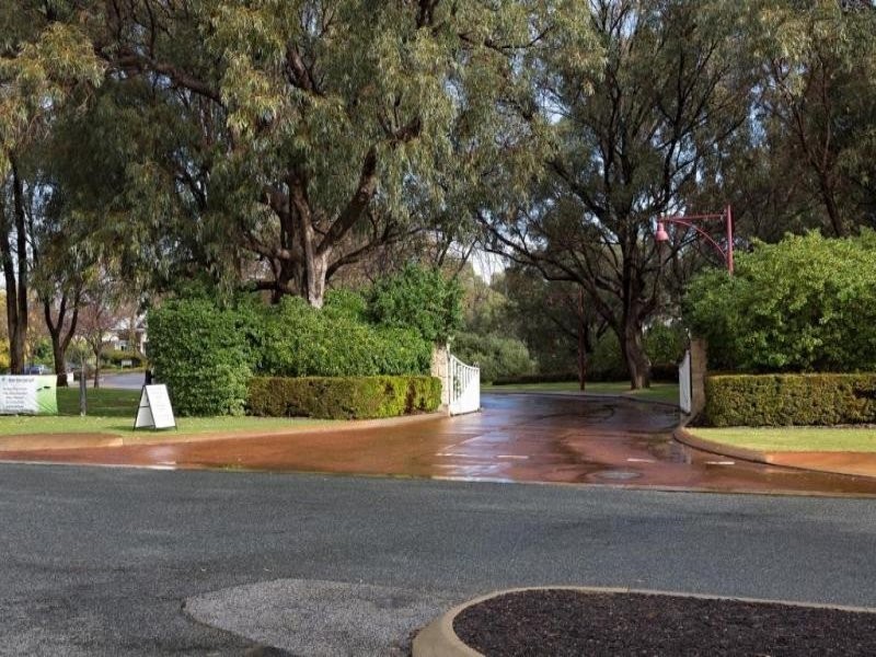 2/21 Pebble Beach Boulevard, Meadow Springs WA 6210