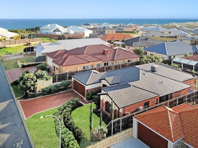 12 Calytrix Way, Halls Head WA 6210