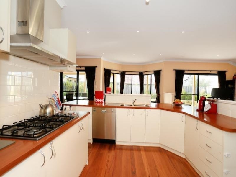 12 Calytrix Way, Halls Head WA 6210