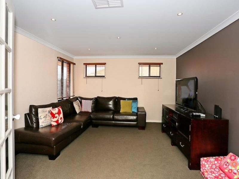 12 Calytrix Way, Halls Head WA 6210