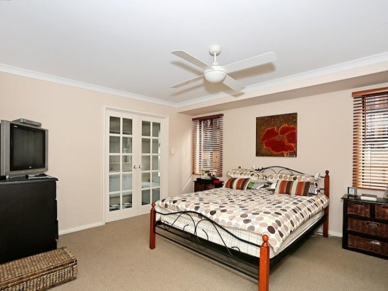 12 Calytrix Way, Halls Head WA 6210