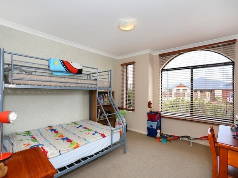 12 Calytrix Way, Halls Head WA 6210
