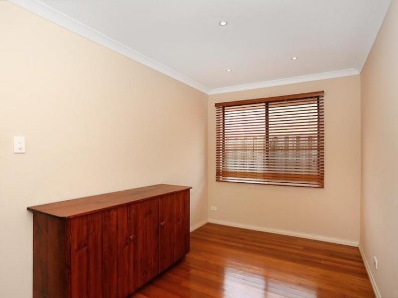 12 Calytrix Way, Halls Head WA 6210