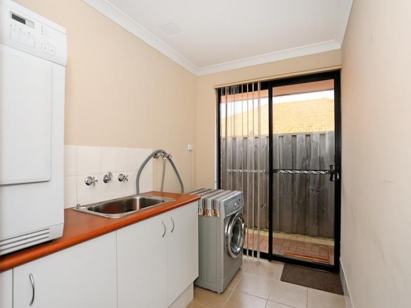 12 Calytrix Way, Halls Head WA 6210