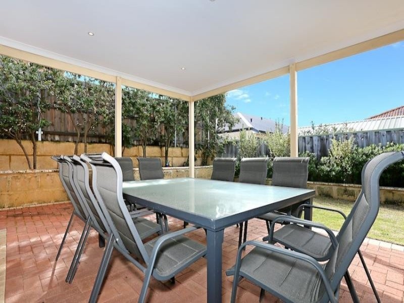 12 Calytrix Way, Halls Head WA 6210