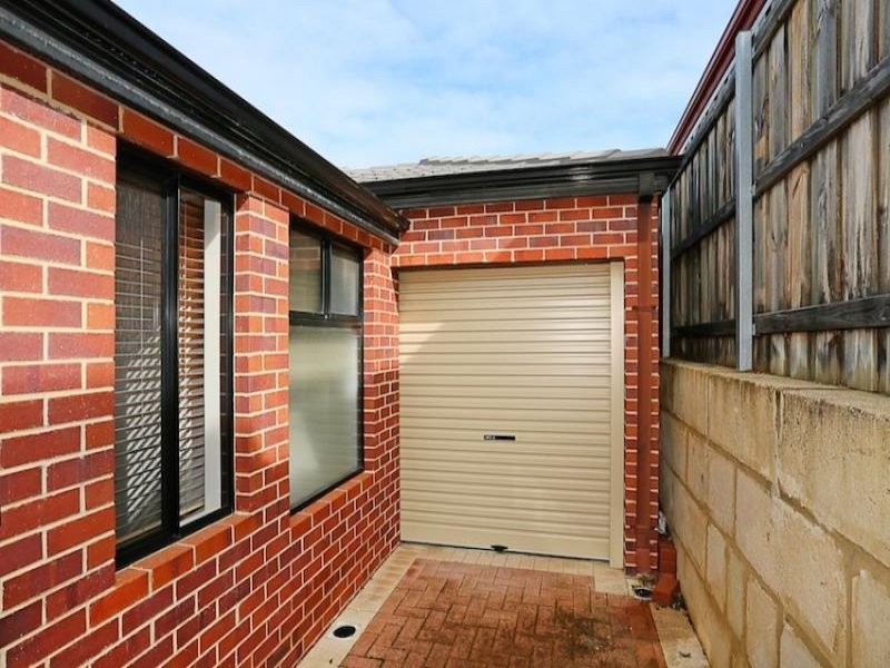 12 Calytrix Way, Halls Head WA 6210