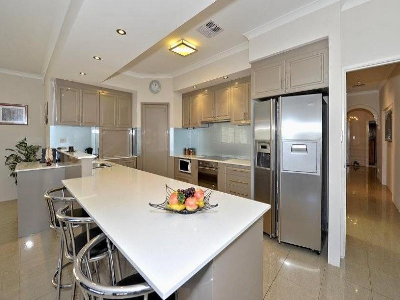 14 Tasman Loop, Dudley Park WA 6210