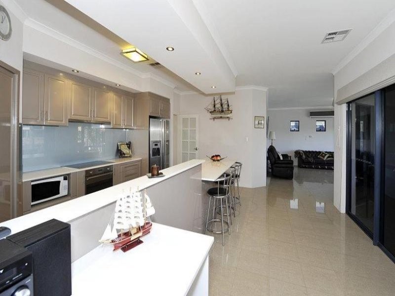 14 Tasman Loop, Dudley Park WA 6210