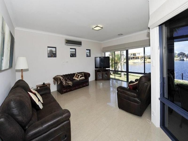 14 Tasman Loop, Dudley Park WA 6210