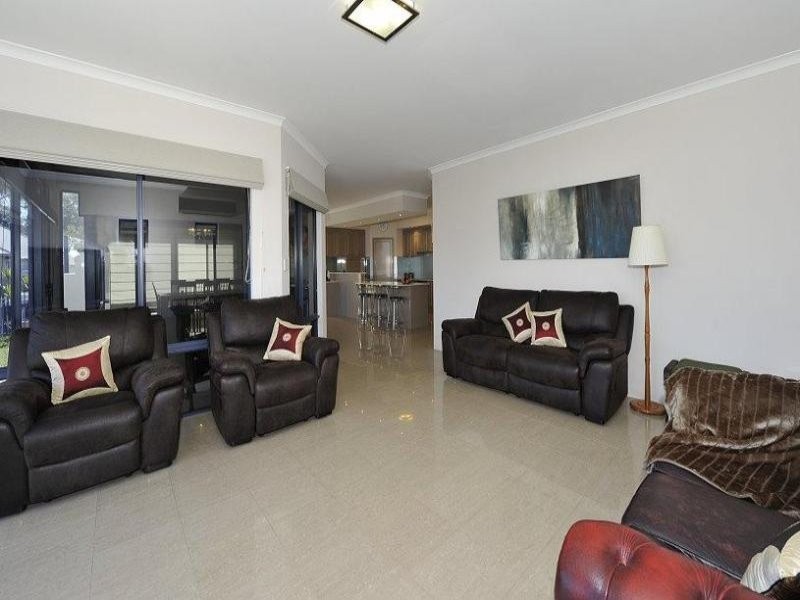 14 Tasman Loop, Dudley Park WA 6210