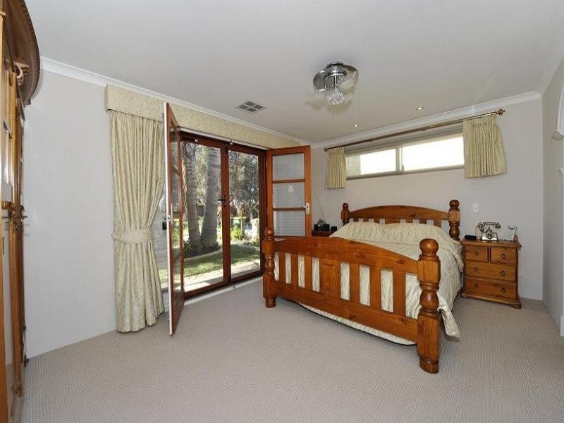 14 Tasman Loop, Dudley Park WA 6210