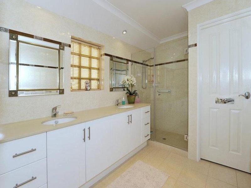 14 Tasman Loop, Dudley Park WA 6210