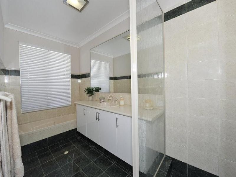 14 Tasman Loop, Dudley Park WA 6210