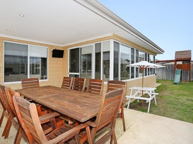 3 Orania Pass, Halls Head WA 6210
