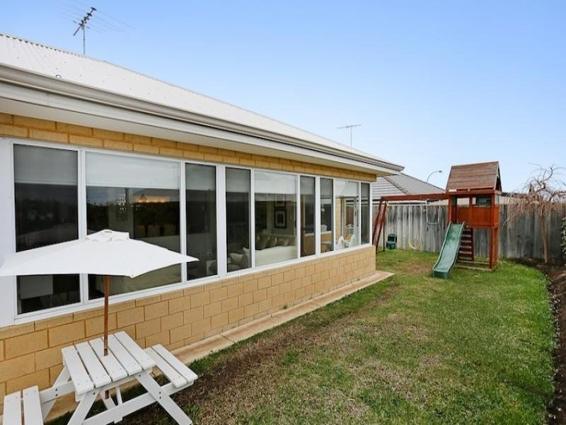 3 Orania Pass, Halls Head WA 6210