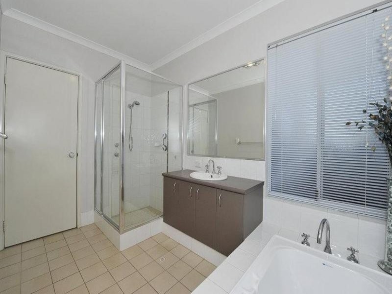 121 Darwin Terrace, Dudley Park WA 6210