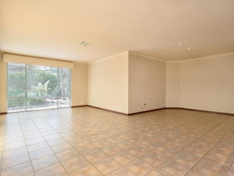 49 Mariners Cove Drive, Dudley Park WA 6210