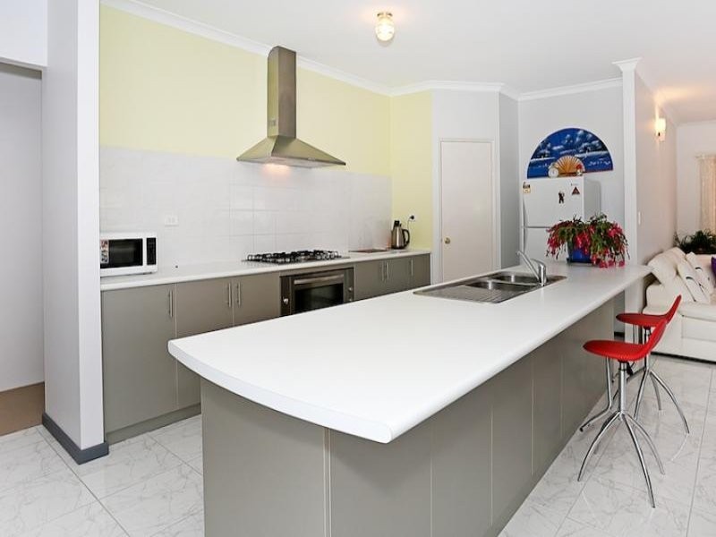 68 Buttercup Parkway, Halls Head WA 6210