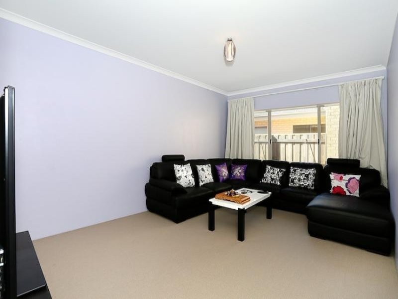 68 Buttercup Parkway, Halls Head WA 6210
