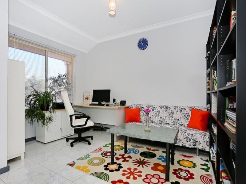 68 Buttercup Parkway, Halls Head WA 6210