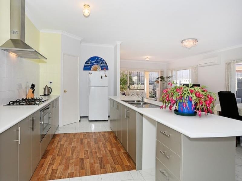 68 Buttercup Parkway, Halls Head WA 6210