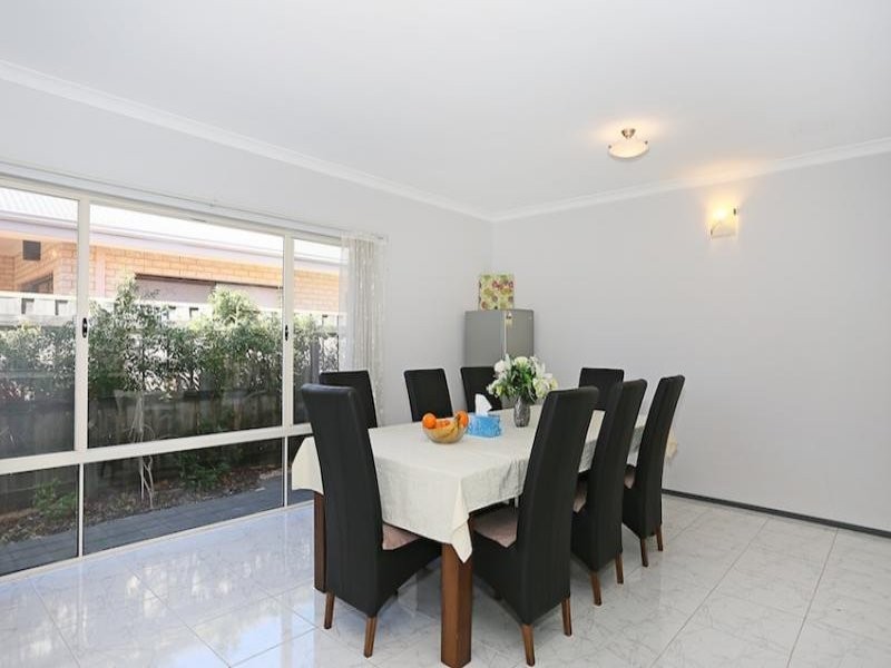 68 Buttercup Parkway, Halls Head WA 6210