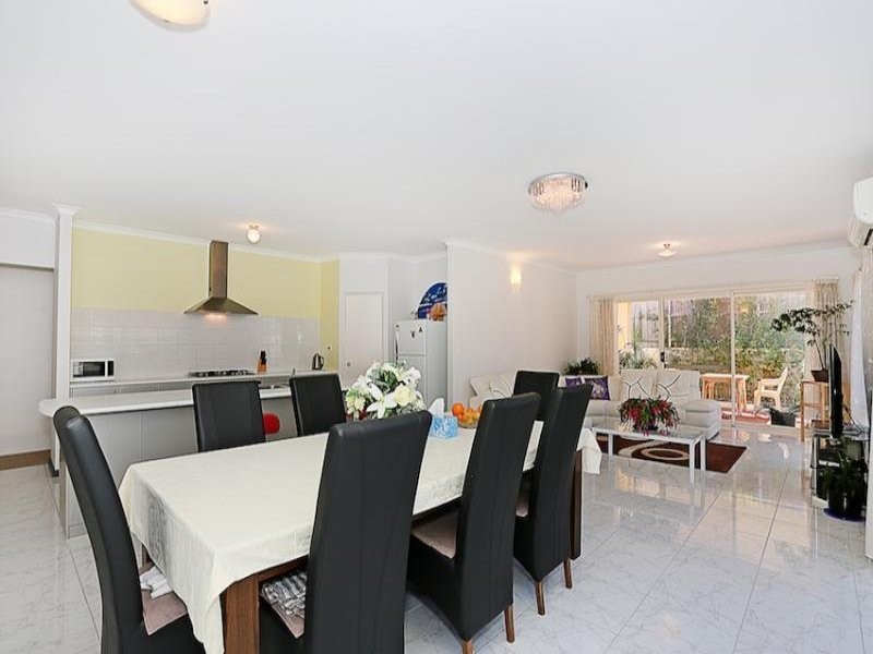 68 Buttercup Parkway, Halls Head WA 6210