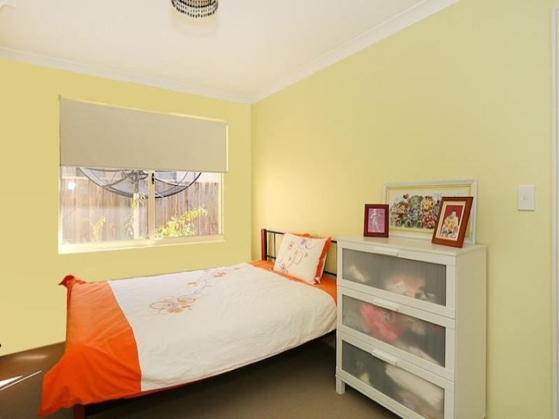 68 Buttercup Parkway, Halls Head WA 6210