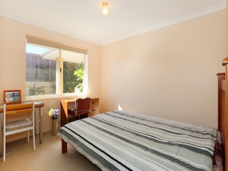 68 Buttercup Parkway, Halls Head WA 6210