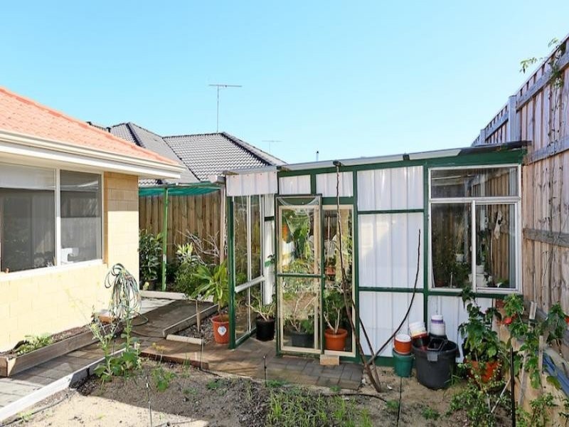 68 Buttercup Parkway, Halls Head WA 6210