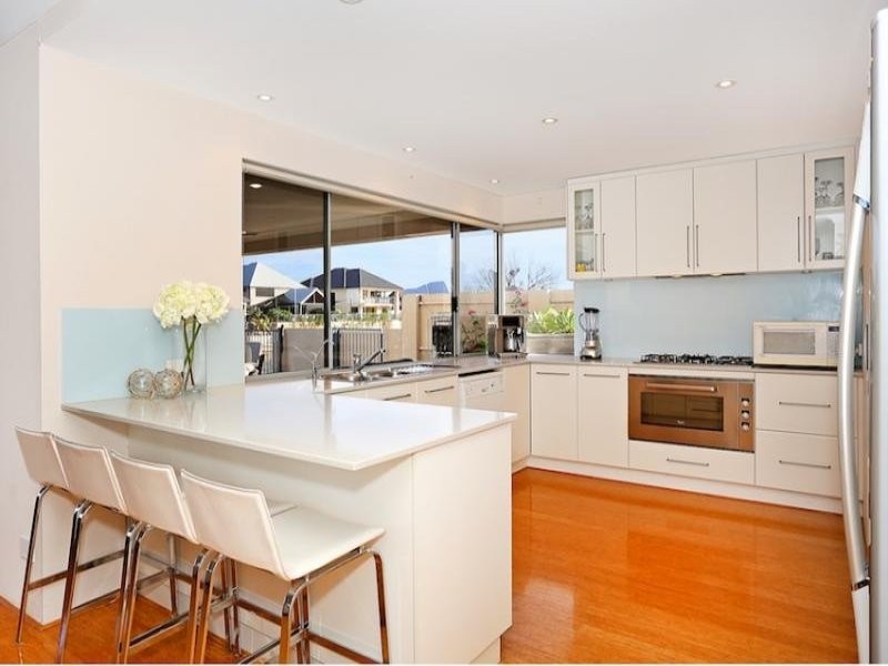 36 Leisure Way, Halls Head WA 6210