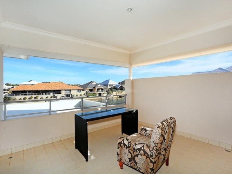 36 Leisure Way, Halls Head WA 6210