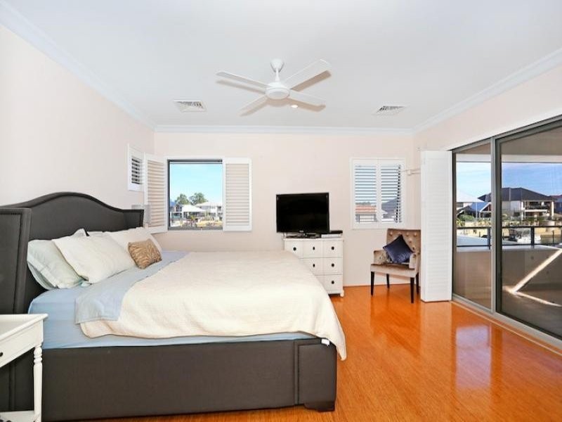 36 Leisure Way, Halls Head WA 6210