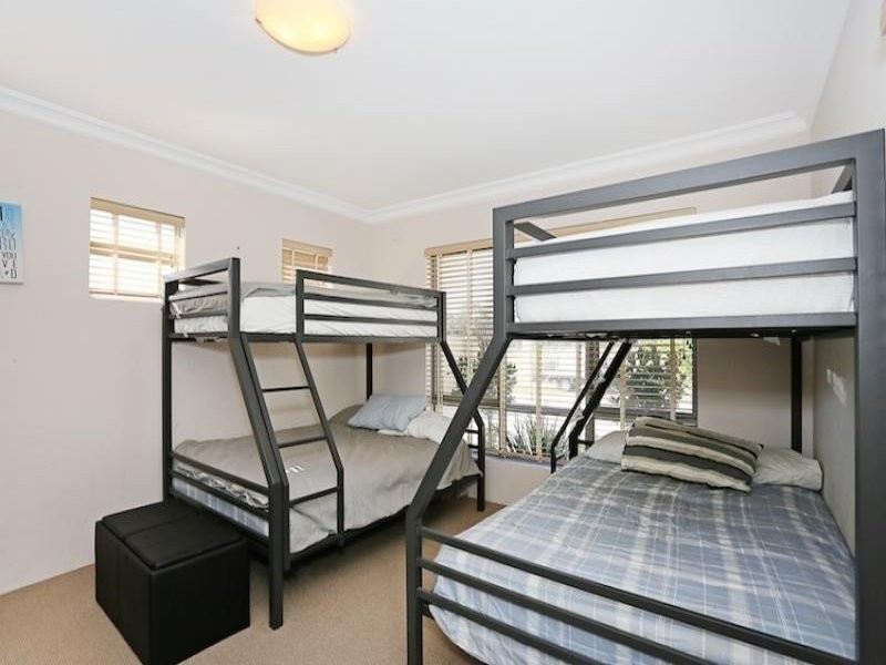36 Leisure Way, Halls Head WA 6210