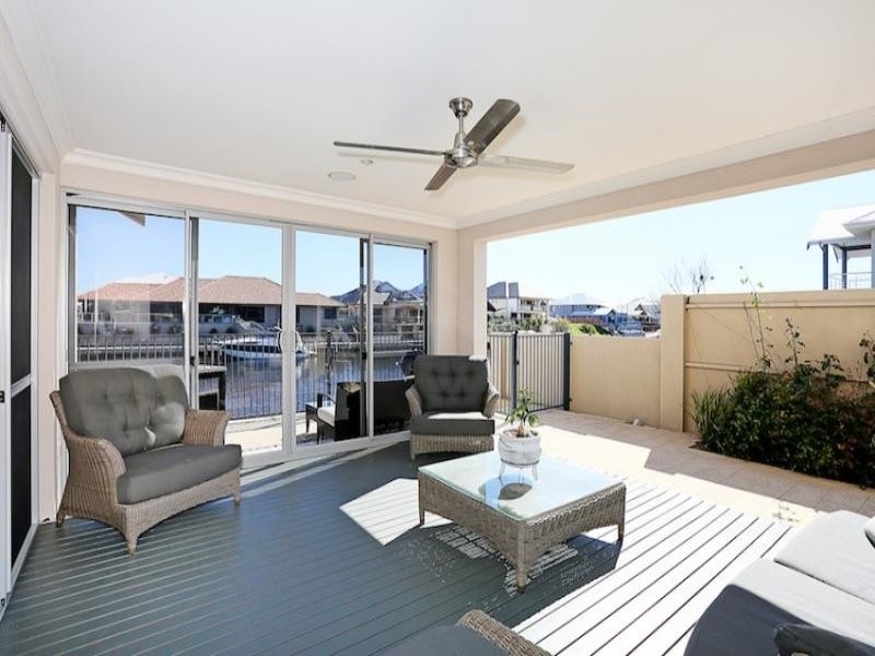 36 Leisure Way, Halls Head WA 6210