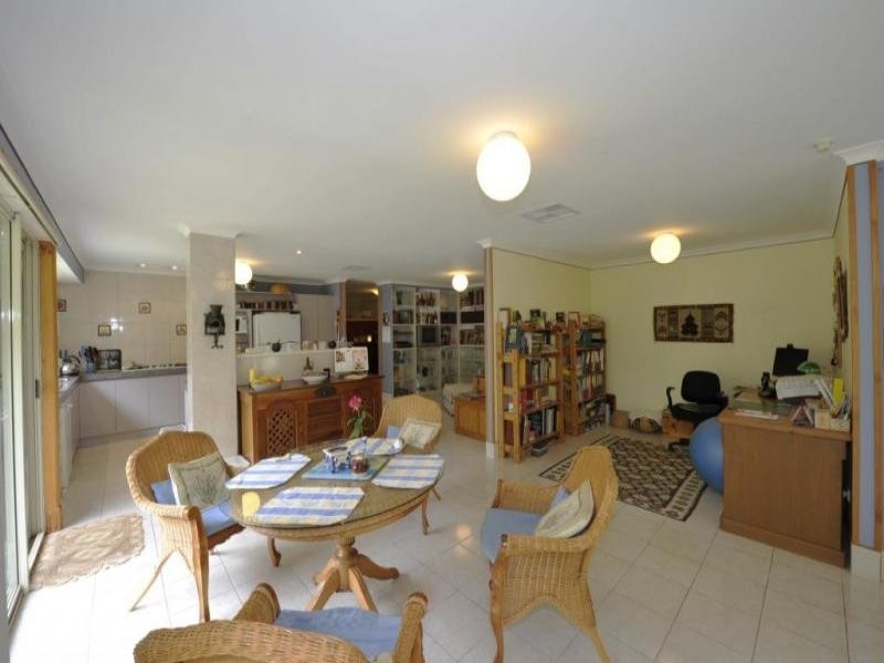 3 Redhill Place, Greenfields WA 6210