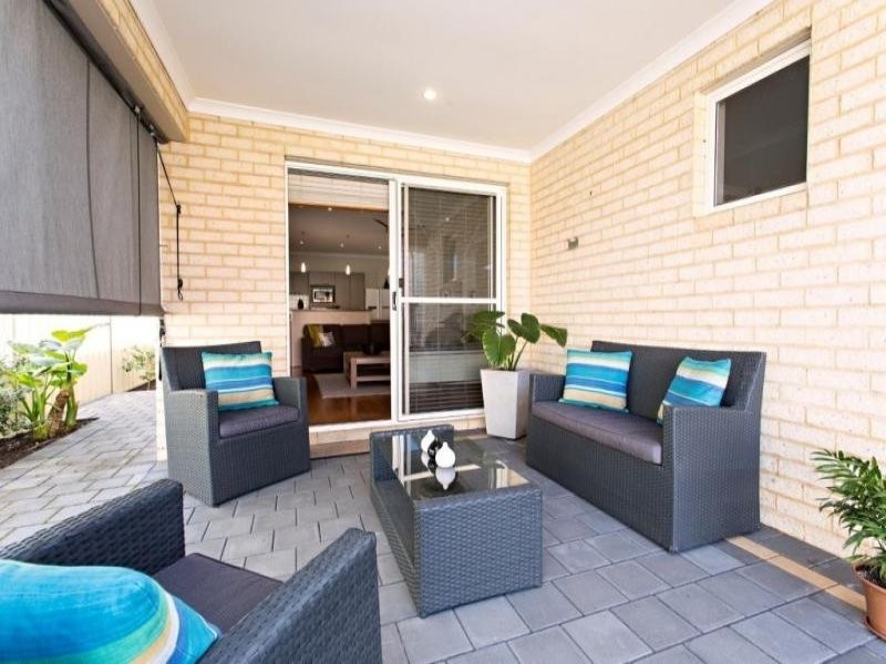 8 Nankeen Approach, Dudley Park WA 6210