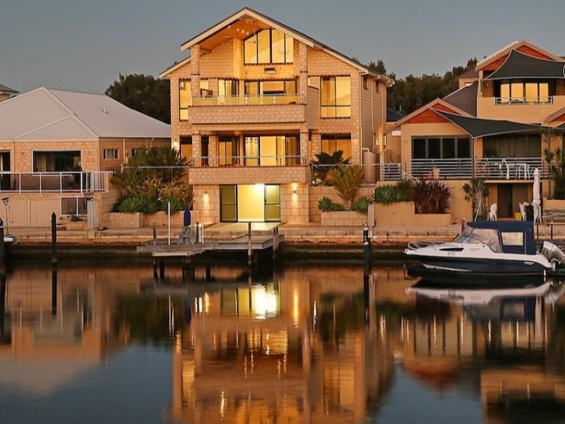 43 Leisure Way, Halls Head WA 6210
